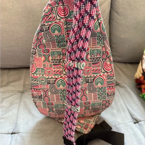 Kavu Multicolor Geometric Sling Bag - Picture 3 of 5